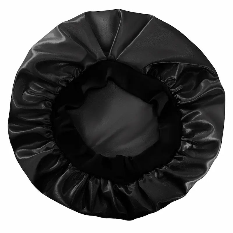 Bonnet en soie avec attache réglable