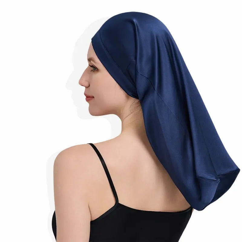 Bonnet long en soie avec cordon