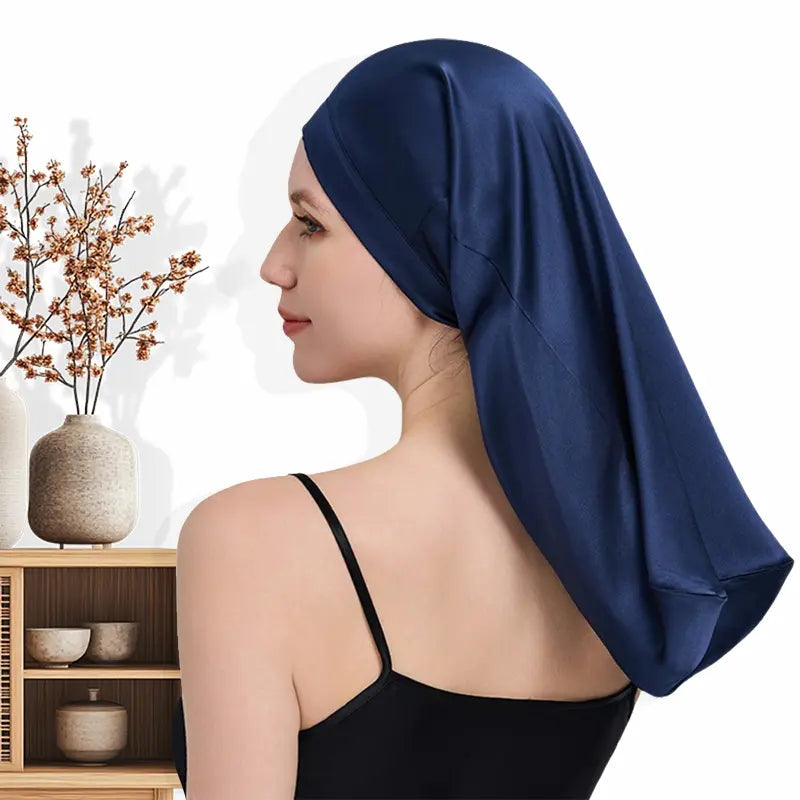 Bonnet long en soie avec cordon