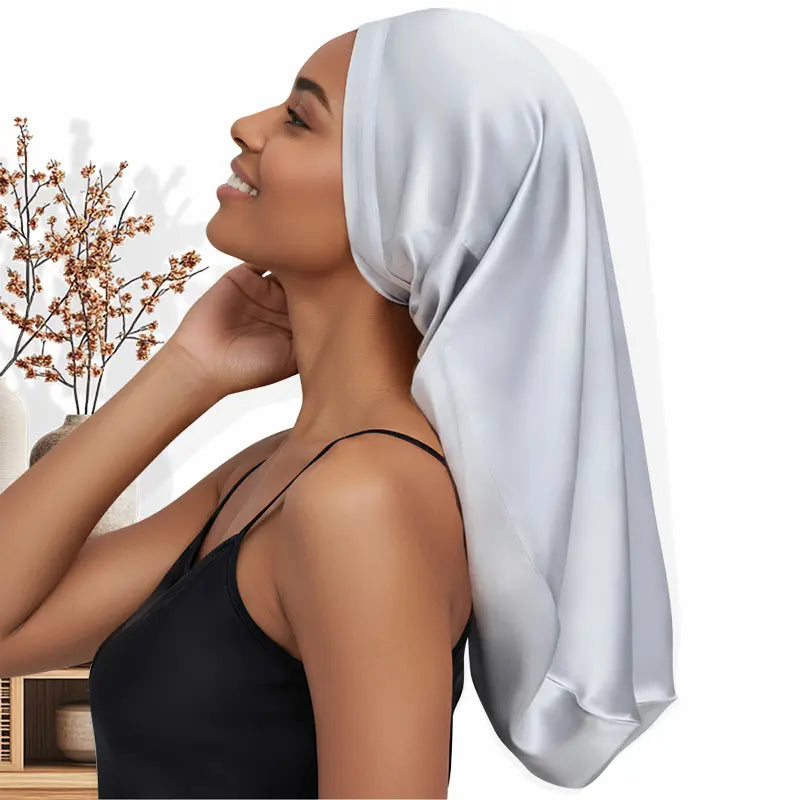 Bonnet long en soie avec cordon