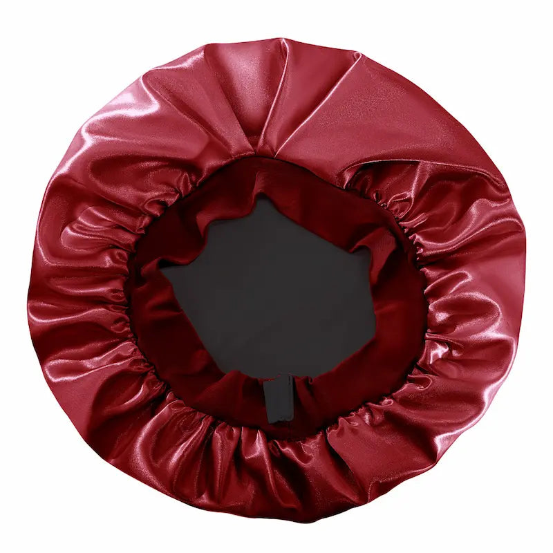Bonnet en soie avec attache réglable