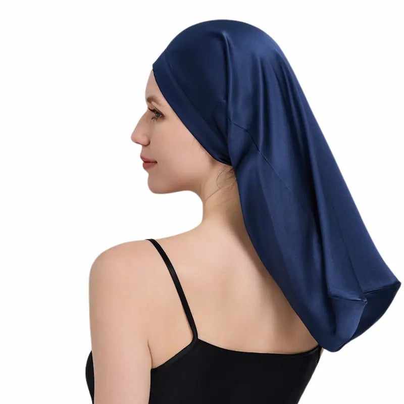 Bonnet long en soie avec cordon de serrage
