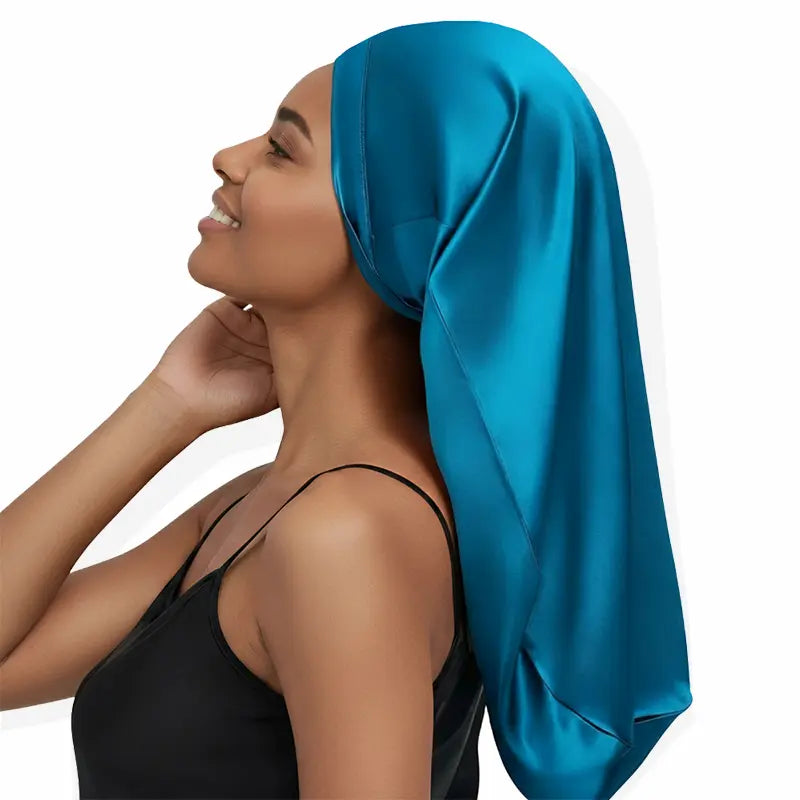 Bonnet long en soie avec cordon