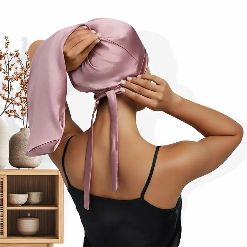 Bonnet long en soie avec cordon