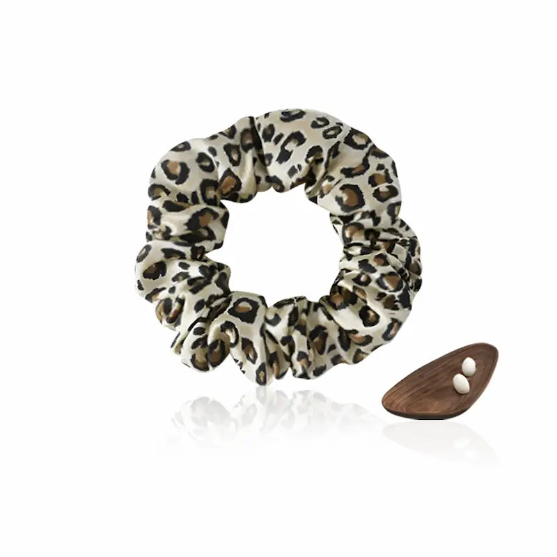 Chouchou moyen en soie 19 momme imprimé léopard