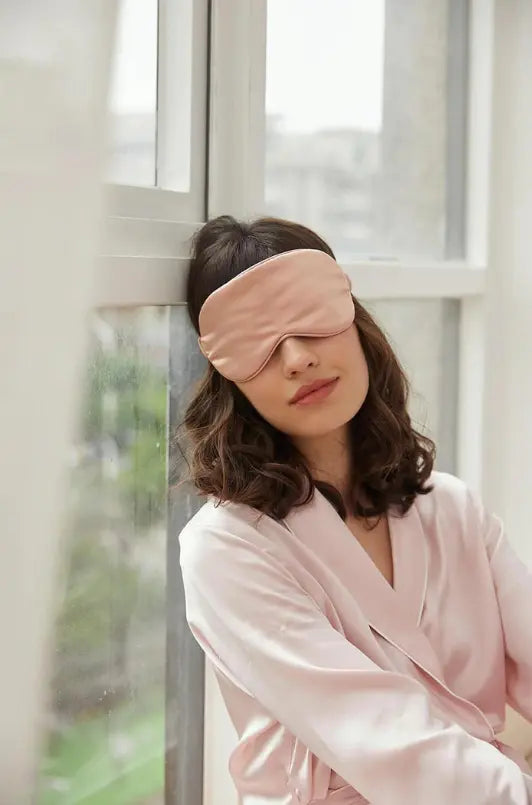 Masque en soie rose poudré