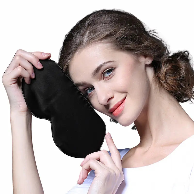 Masque pour les yeux en soie liseré noir