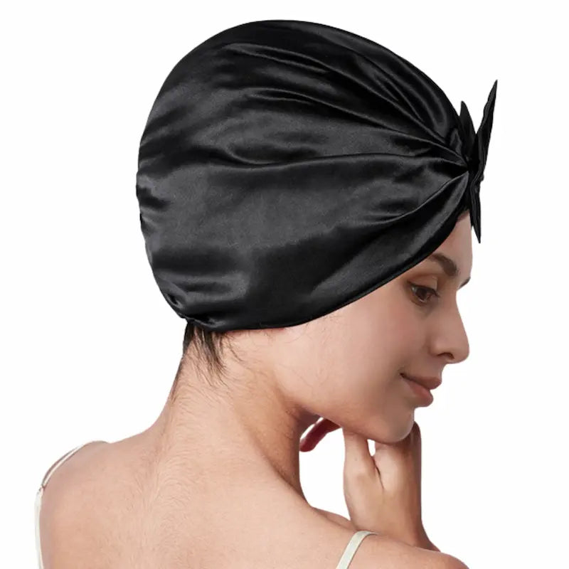 Bonnet en soie avec gros nœud