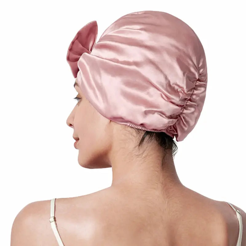 Bonnet en soie avec gros nœud