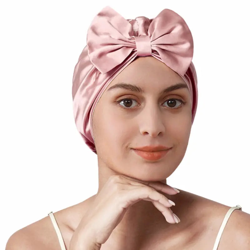 Bonnet en soie avec gros nœud